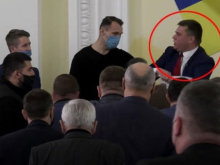 Андрея Лесика, заявившего с трибуны о госперевороте в 2014 году, атаковали националисты