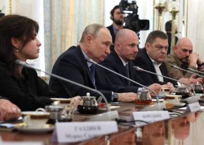 Путин выступил за узаконивание статуса добровольцев