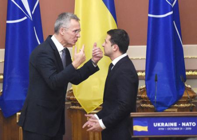 Блумберг: Украину не стоит принимать в НАТО, но США эту идею должны не отвергать, а обсуждать