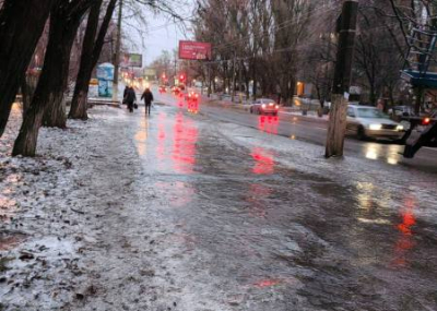 «Ползём, дороги — сплошное стекло»: жители ДНР оказались один на один с ледяной стихией
