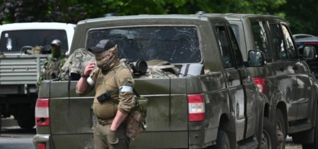 Колонна чвк вагнер попала в засаду. Солдат ЧВК Вагнер. ЧВК Вагнер музыканты. Колонна ЧВК.