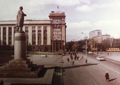 Нацистский реваншизм в Харькове. В городе демонтировали мемориальные доски маршалам Коневу и Малиновскому