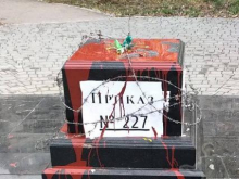 Помнят дату, значит — боятся: одесские «патриоты» облили краской постамент от памятника Жукову