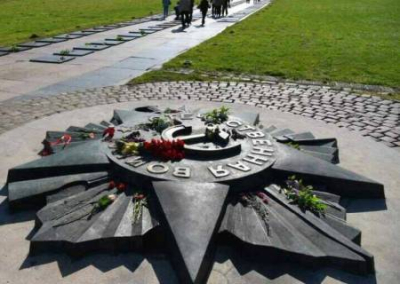 Во Львове выкопают останки советских военных с Марсового поля ради создания мемориала «героев Украины»