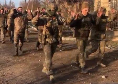 Сдача в плен становится бизнесом. Украинские военные бегут с поля боя
