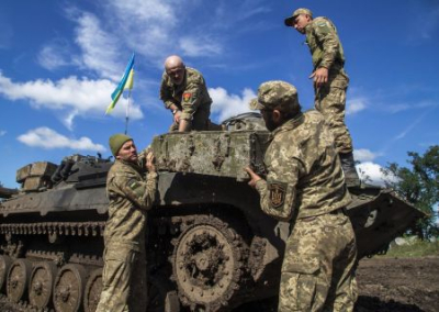 Либо лобовые атаки, либо заморозка военной помощи: Запад загоняет киевский режим в тупик
