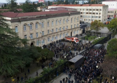 «В Абхазии победил майдан». Норма местной политической борьбы?