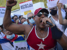 Захар Прилепин: На Кубе началась цветная революция