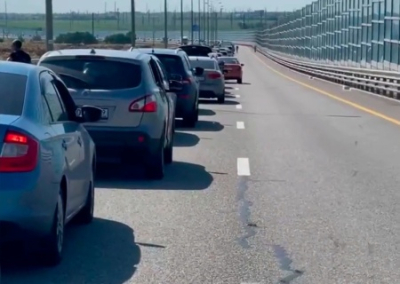 У Крымского моста со стороны Кубани третий день пробка — теперь на 13 км