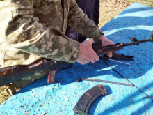 Киевский режим хочет вооружить всех жителей Украины автоматическим оружием