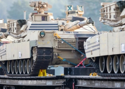 Республиканцы потребовали от Байдена объяснить поставки танков «на другой конец света»