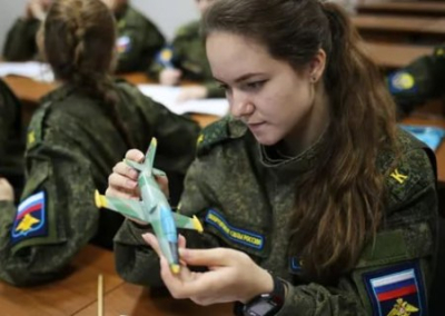 В России на военных самолётах теперь летают девушки