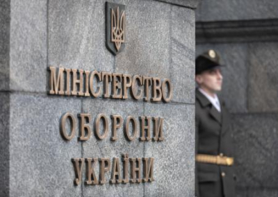 Будни украинского Минобороны: коррупция, деревянные «калаши» и подачки от прибалтов
