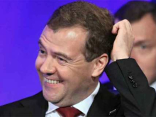 «Кремлёвский мечтатель»: Владимир Путин пытается вернуть Медведева с небес на землю