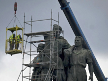 В столице Болгарии возобновили демонтаж памятника Советской армии