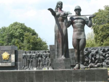 Львовская мэрия уничтожила советский Монумент Славы
