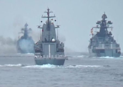 Китайские боевые корабли зашли в порт Владивостока