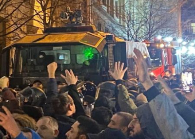 В Тбилиси начались столкновения с полицией на фоне принятия грузинским парламентом закона об иноагентах