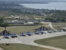 В Севастополе загорелся военный самолёт