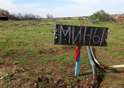 Тихая война: мины и неразорвавшиеся боеприпасы убивают и калечат жителей Донбасса