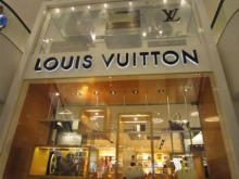 Дом моды Louis Vuitton призвал Подоляка учить географию