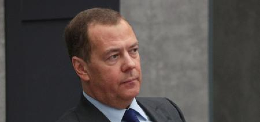 Заместитель президента. Первый помощник президента. Медведев стал первым заместителем председателя военно-промышленной.
