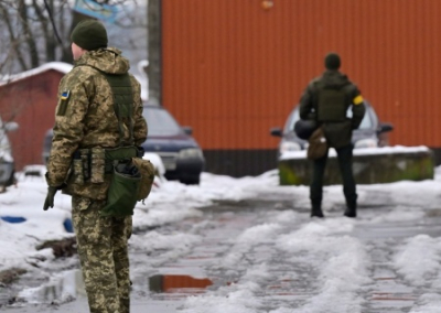 По просьбе военкомов в Киевской области избили 55-летнего водителя фуры — полиция спокойно наблюдала за этим