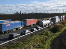 Украина подаст в суд на Польшу из-за блокировки границы для дальнобойщиков