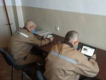 Заключённым в украинских СИЗО официально позволят пользоваться интернетом и телефоном