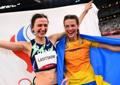На Украине устроили травлю легкоатлетки за её фото с российской чемпионкой Олимпиады
