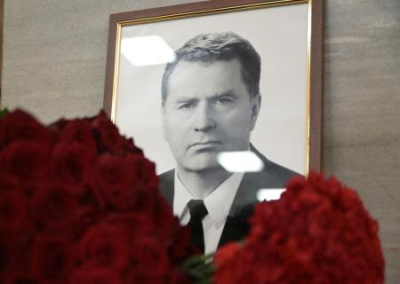 На прощание с Жириновским  в Доме Союзов в Москве выстроилась километровая очередь