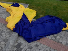 Стерненко возмущён поступком россиянина в Виннице: снял флаг Украины и выбросил в кусты