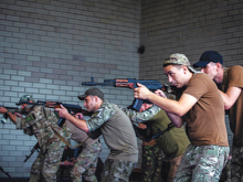 На Украине продлили военное положение и всеобщую мобилизацию