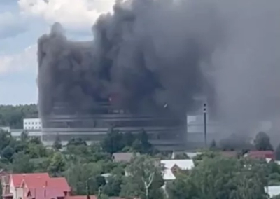 Крупный пожар в оборонном НИИ в «Платан» Подмосковье, люди заблокированы огнём