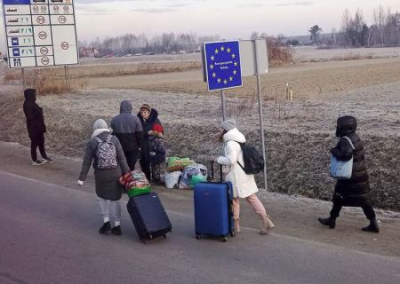 Страна без людей. Украинцы массово выезжают за границу и возвращаться не собираются