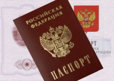 Мелитопольцы выстраиваются в огромные очереди на подачу документов на паспорт РФ