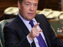 Медведев призвал не пускать предателей России обратно и жёстко поразить их в правах