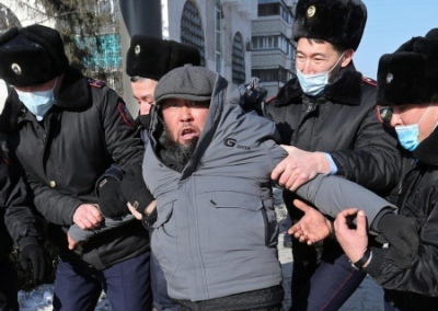 В Казахстане на парламентских выборах победила правящая партия, десятки оппозиционеров задержаны полицией