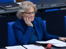 Немцы требуют уволить министра обороны Кристину Ламбрехт из-за некомпетентности
