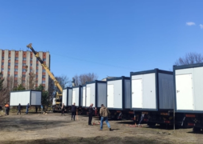 Украинцев, лишившихся жилья, заселят в контейнеры