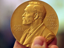 Муратов продал свою Нобелевскую медаль за $103,5 млн