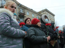 В Донецке почтили память погибших во время обстрела остановки общественного транспорта