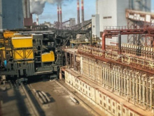 На Алчевском металлургическом комбинате растут долги по заработной плате и усугубились проблемы с вывозом продукции