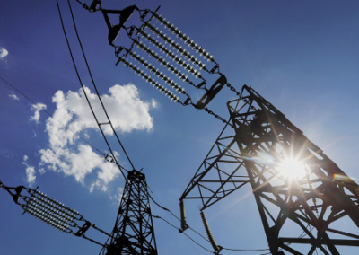 Почасовых отключений недостаточно: в трёх областях Украины ограничили электроснабжение