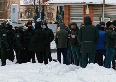 «Нацкорпус» штурмует «базу титушек» ОПЗЖ в Киеве