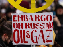 Байден запретил импорт нефти из России. Каковы последствия?