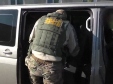 ФСБ обнаружила бомбу под автомобилем, въезжающим в Крым