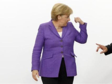 Пенсионерка Меркель не желает надевать белый халат и идти на научную работу
