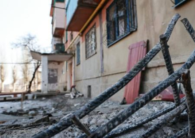 Обстрелами ВСУ за сутки в ЛНР повреждены 12 домов, ранена женщина