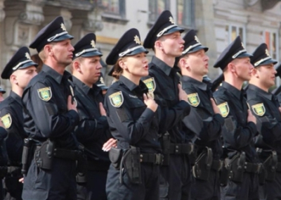 Преступная группировка в полиции Кривого Рога домогается к женщинам-полицейским